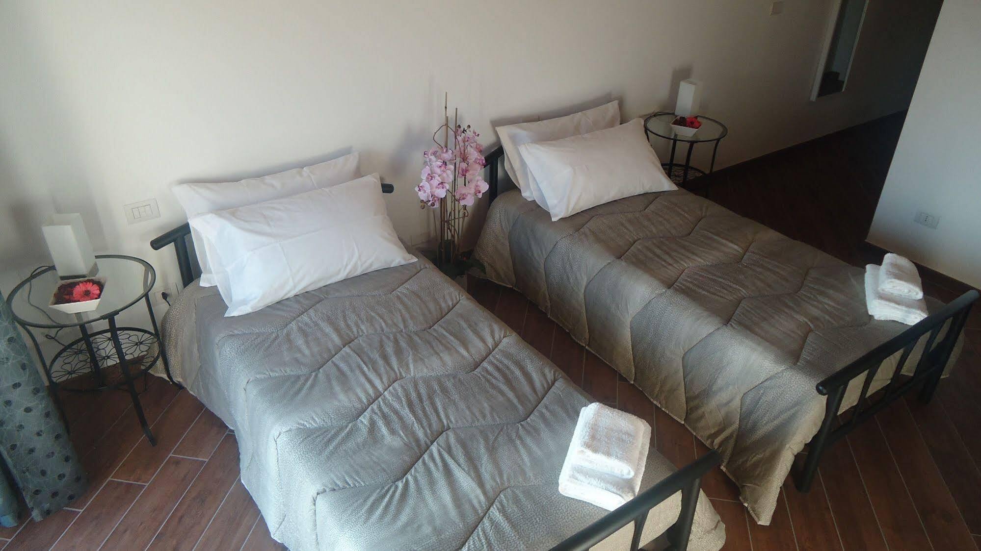 Residence Le Palme Torrazza Piemonte Екстериор снимка